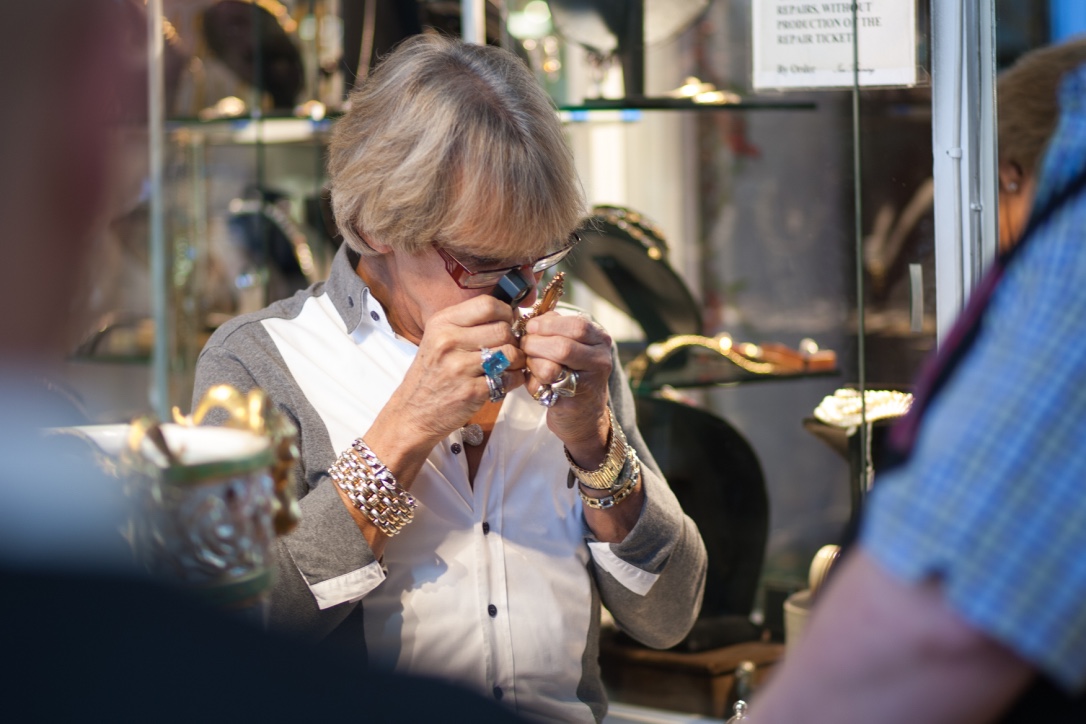 Antiques News & Fairs - Bourbon Hanby Arcade